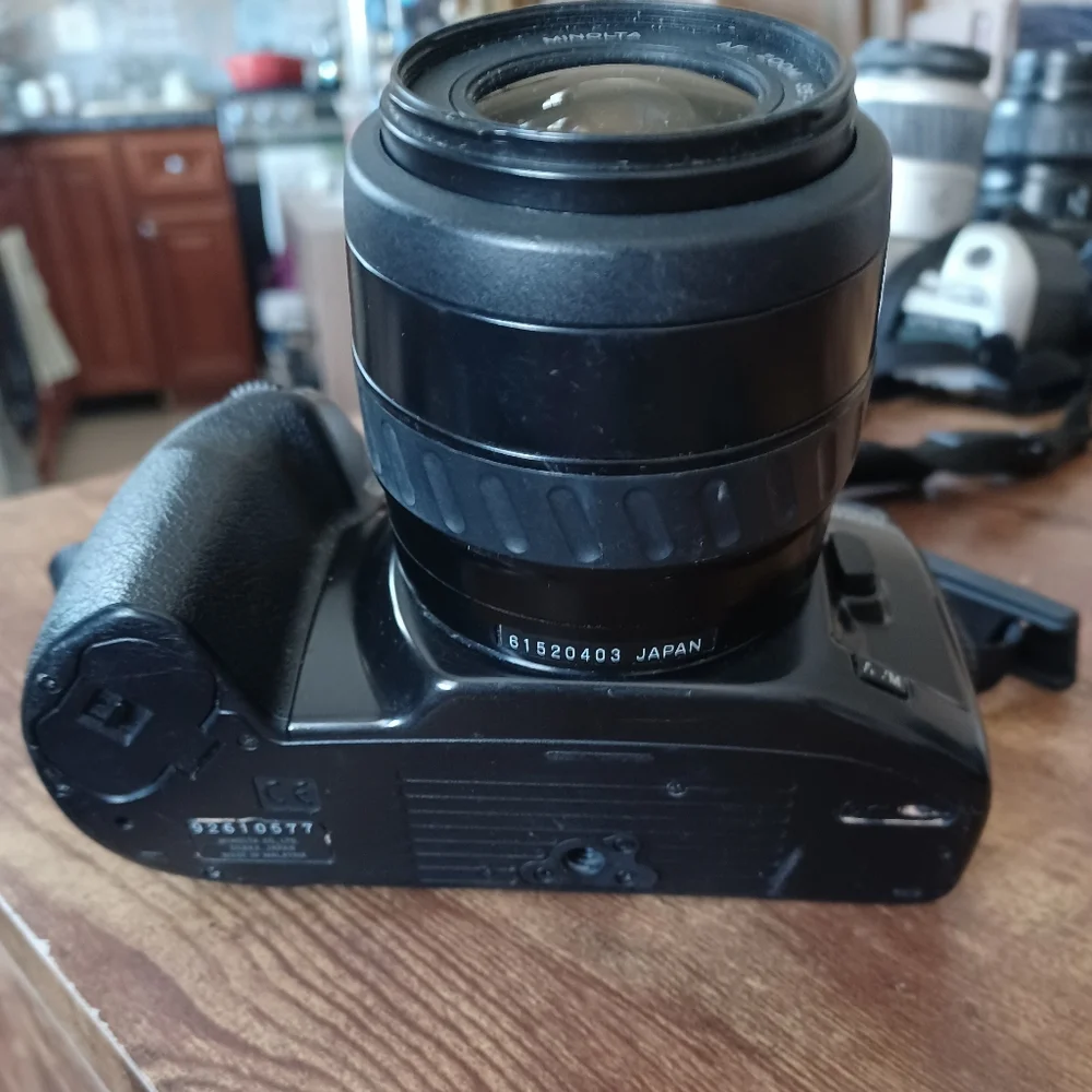 Minolta Maxxum 4000si 35mm SLR Film Camera with 35-70mm AF Zoom Lens
